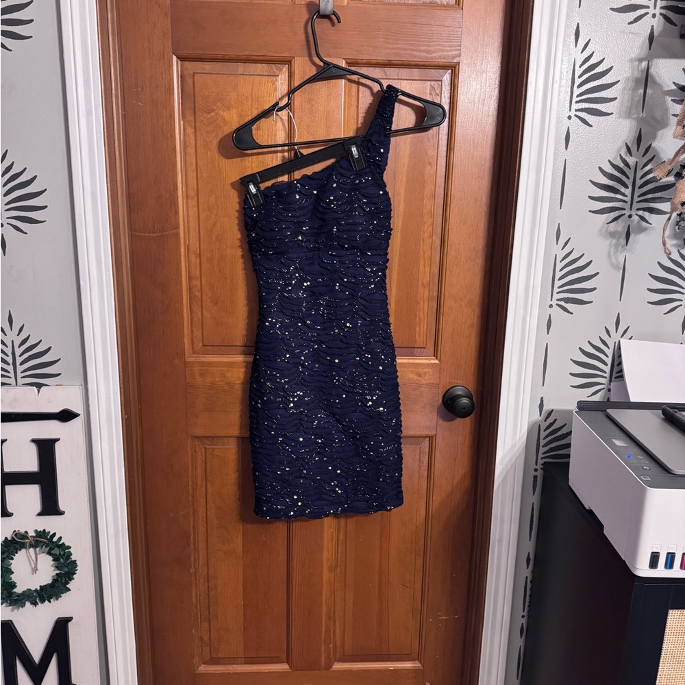 Elegant Navy Blue One-Shoulder Dress